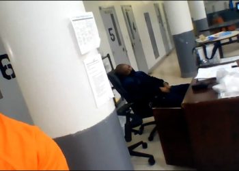 Jan. 6 defendant’s attorney posts video of sleeping D.C. jail guard