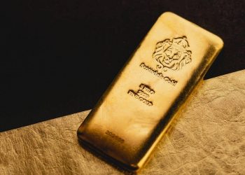 Gold Steady at $2,295.7/oz Amid U.S. Rate Fears