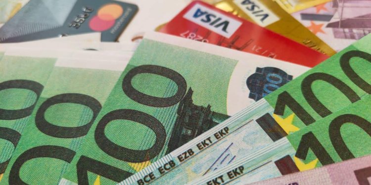 EURUSD and GBPUSD: EURUSD on new July high up to 1.09000