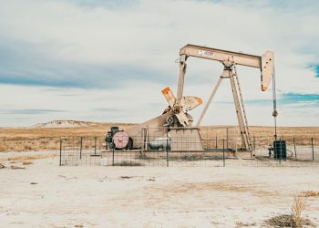 Oil and natural gas: Oil falls to new July low on Friday