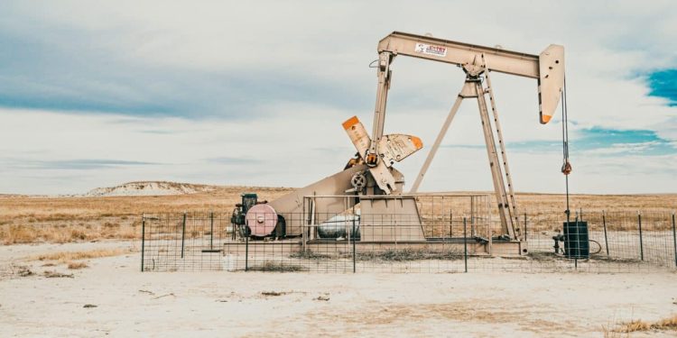 Oil and natural gas: Oil falls to new July low on Friday