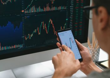 IonQ Stock Review: Should You Consider Investing Now?