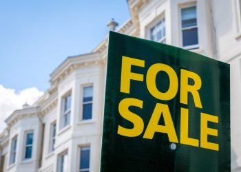 Mortgage rates plunge to the lowest level in over a year after weak employment report