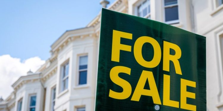 Mortgage rates plunge to the lowest level in over a year after weak employment report