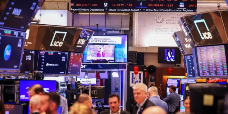 Stocks fall as comeback rally falters; Dow lower by 100 points