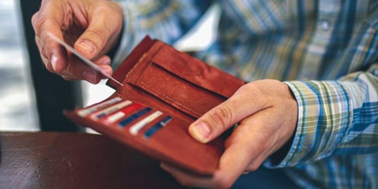 ‘People are stretched’: Average consumer now carries $6,329 in credit card debt