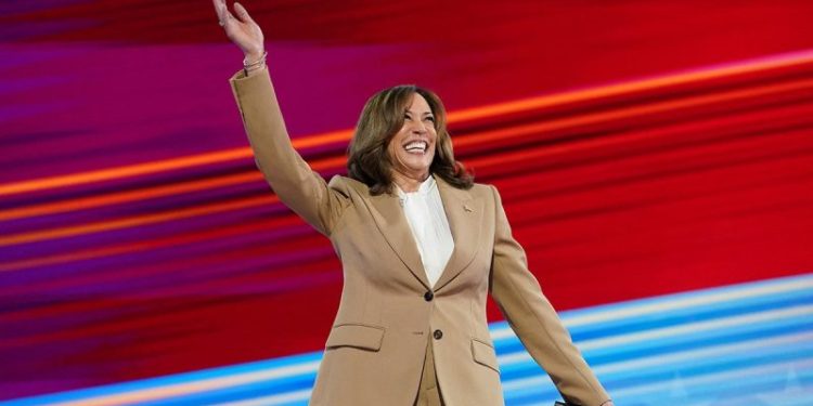 Trump, Vance hit battleground states as they counter-program Harris, Walz at DNC