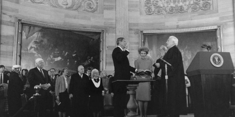 Trump to be inaugurated inside: Last ceremony held indoors was Reagan’s in 1985