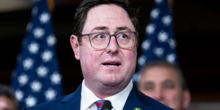 Chaos erupts at GOP lawmaker’s town hall after left-wing groups promote protests