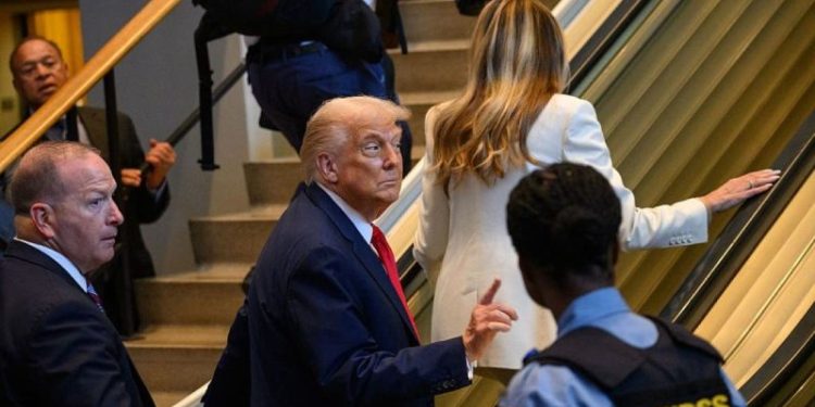 Trump draws laughs from world leaders moments into UN speech