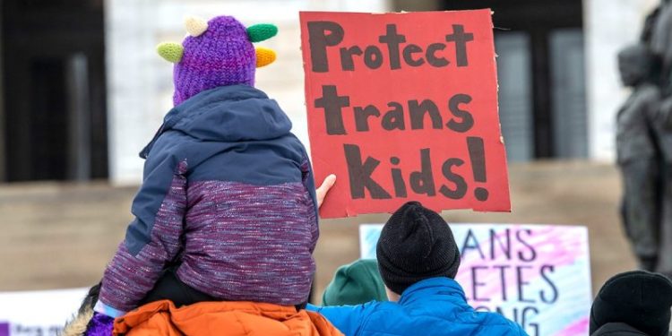 HHS unleashes sweeping crackdown on child ‘sex-rejecting procedures,’ threatens hospital, Medicaid funding