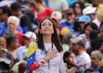 Trump to meet with Venezuela’s opposition leader after praising ‘terrific’ Maduro loyalist